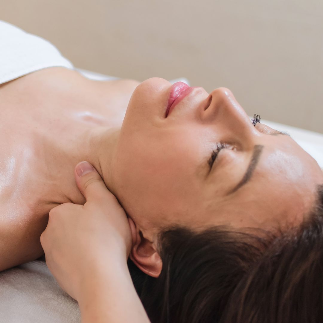 Wellness hieronta kasvohieronta niskahartiahieronta